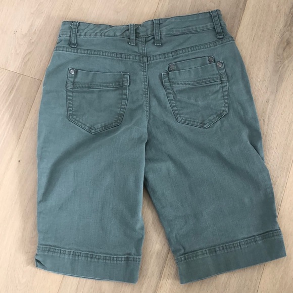 Ladies shorts - Picture 2 of 3